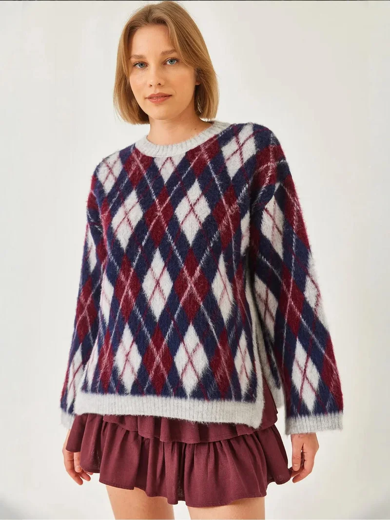 بيانكو لوتشي LUCCI Crew Neck Slit Knit Sweater in Baklava Pattern