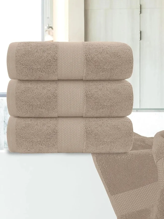1Chase  1CHASE Pack of 4 - Luxury Cotton Large Bath Towel, Beige 70x140cm  | Best Price UAE