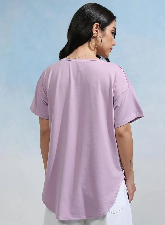 Tokyo Talkies Tokyo Talkies Solid Round Neck Curved Hem T-Shirt