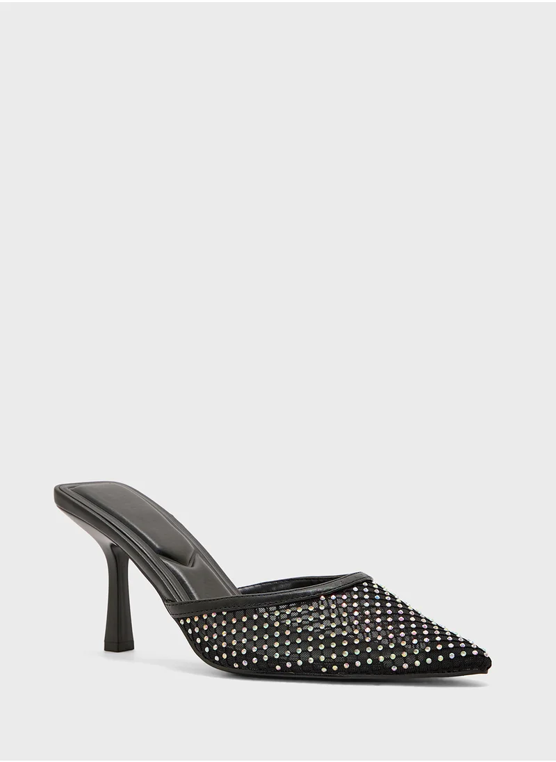 ترافل من نمشي Stud Detail Dounue Strap Pump