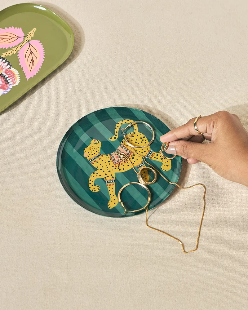 تشامباك صينية مجوهرات بنقشة الفهد | ضائع في الجنة