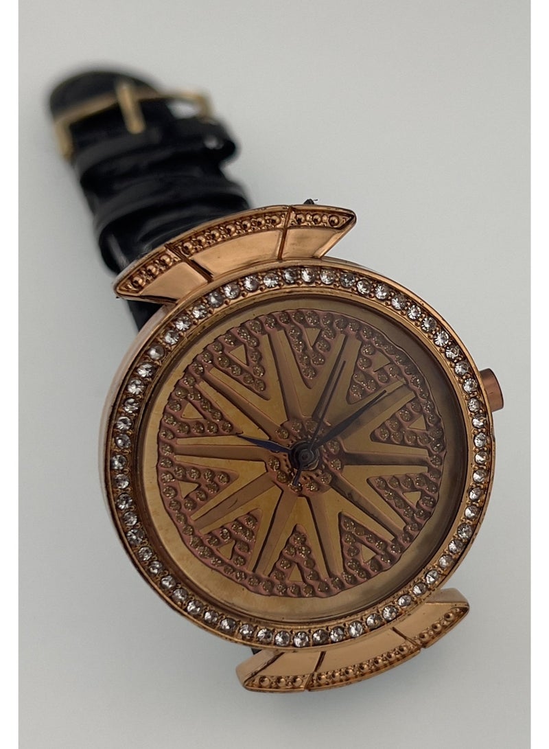 Elegant Women’s Wrist Watch – Decorative Dial-Modern Design - Image 2
