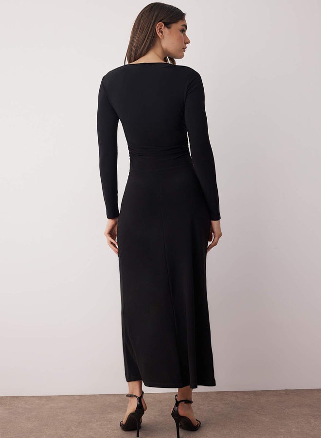 trendyol Black Straight Gather Detail Asymmetrical Hem Detail Boat Neck Stretchy Midi Knitted Dress - Image 4