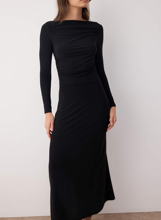 trendyol Black Straight Gather Detail Asymmetrical Hem Detail Boat Neck Stretchy Midi Knitted Dress - Image 3