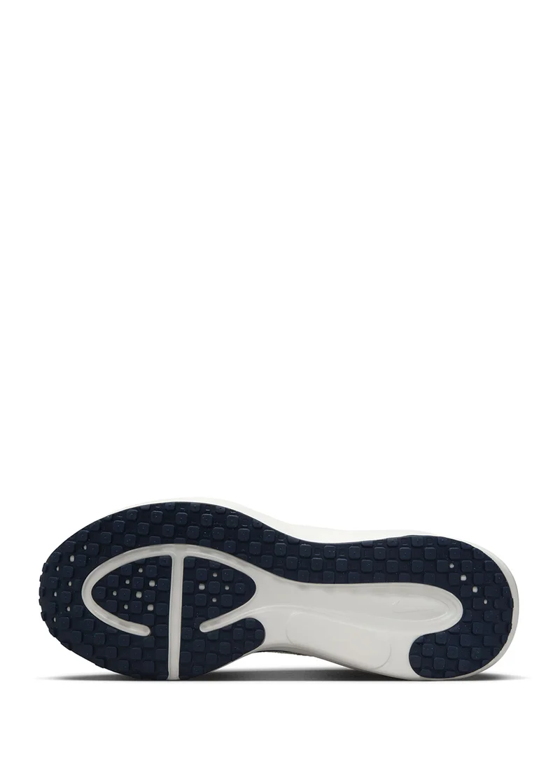 Nike Revolution 8