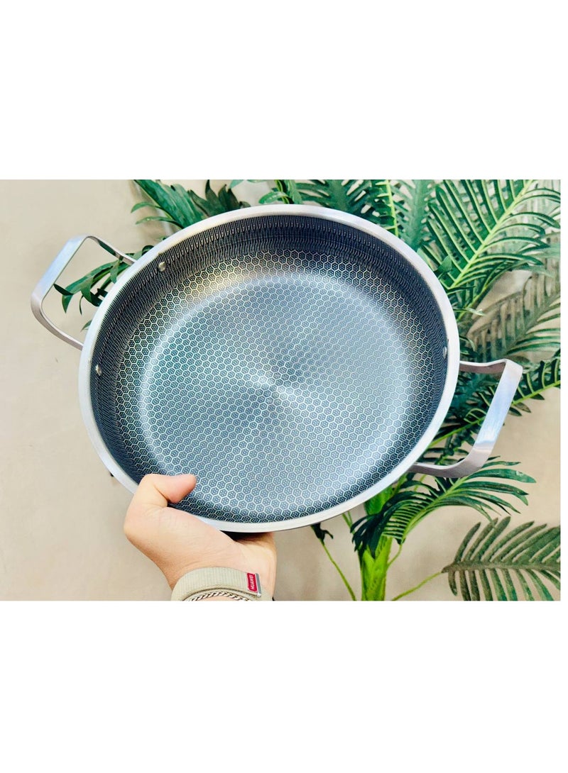 Stainless steel frying pan, size 28, with a non-stick coating. Practical, non-stick, and easy to clean. - Image 2