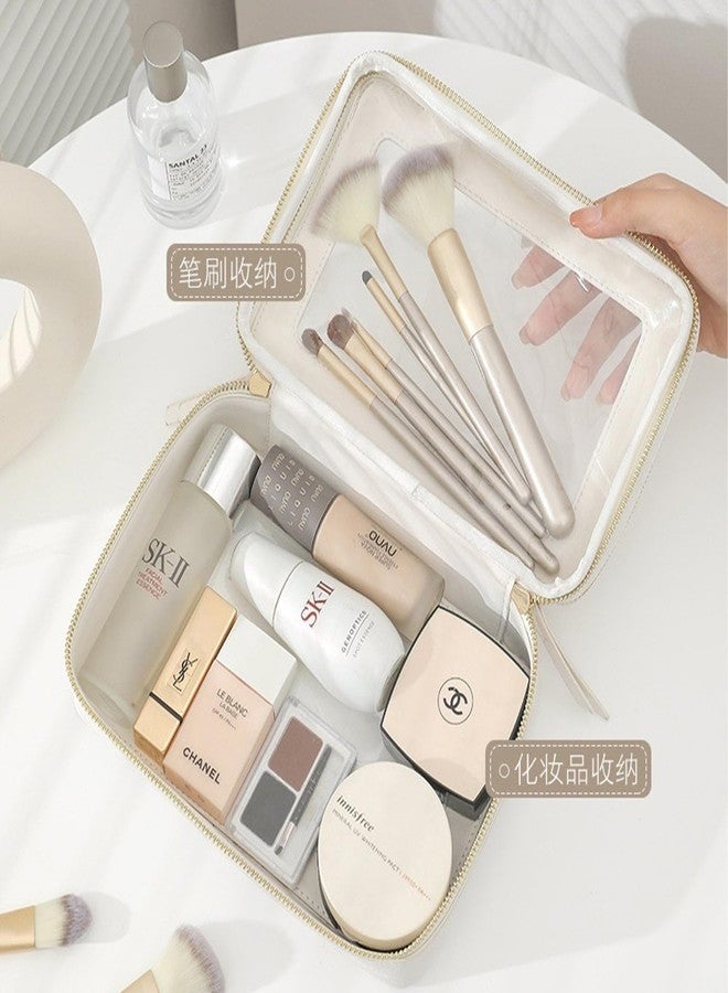 دبليو ام ام حقيبة مكياج شفافة ومقاومة للماء، حقيبة سفر محمولة لتنظيم مستحضرات التجميل للنساء، مزودة بنوافذ وسحابات من الفينيل الشفاف (أبيض) - Image 3