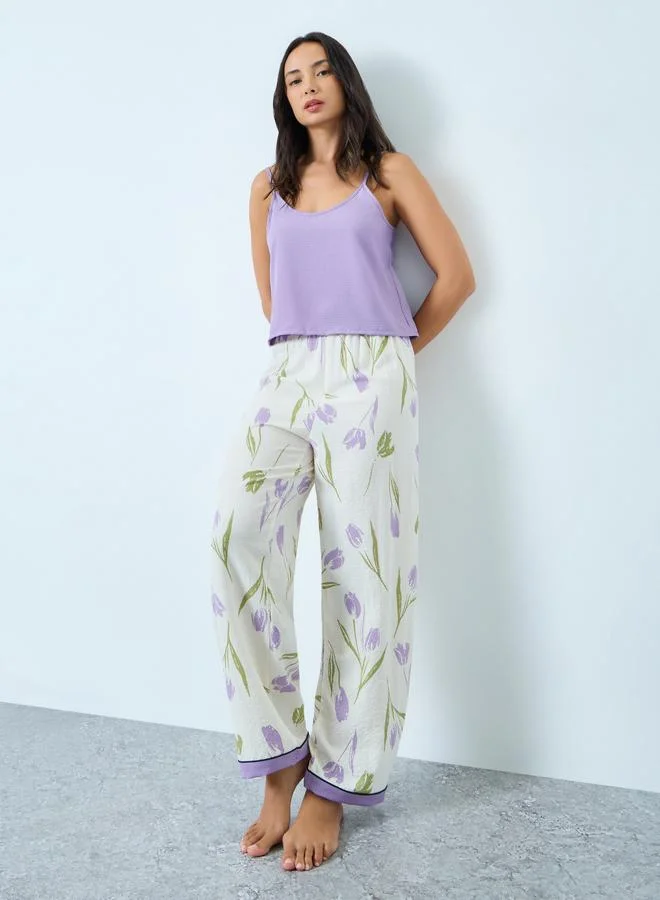 تايك تو طقم بيجاما من بنطال بطبعة زهور وبلوزة كامي بتصميم بارز