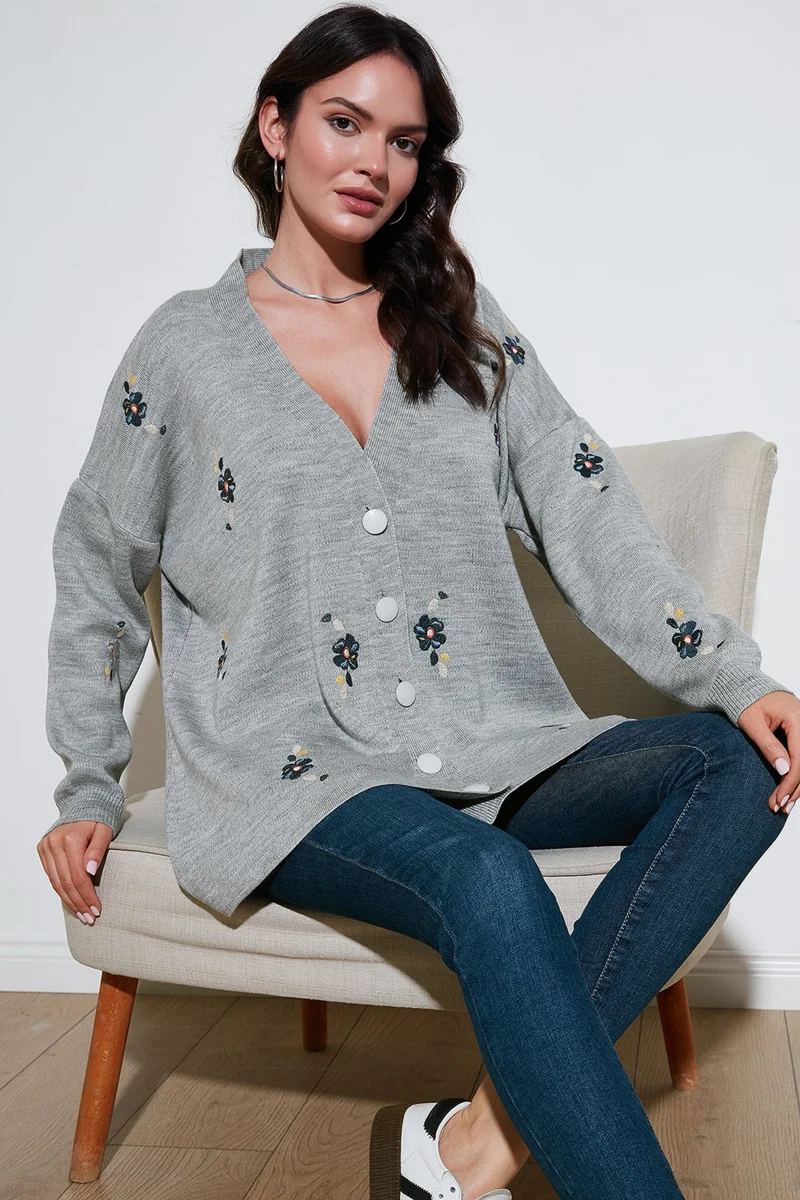 Lela Floral Embroidered Oversize Fit V Neck Buttoned Cardigan Women's Cardigan 4616191