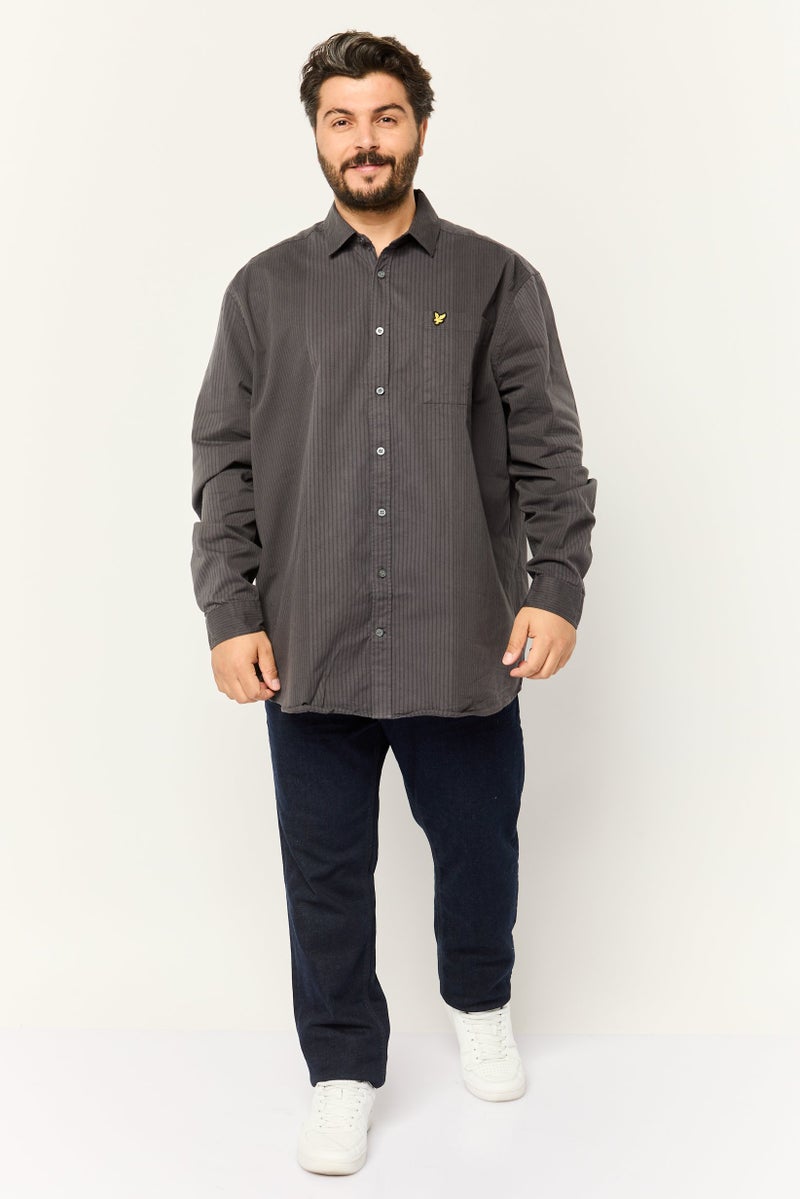 Lyle & Scott قميص رجالي عادي بقصة مريحة بأكمام طويلة بخطوط دقيقة، رمادي داكن - Image 3