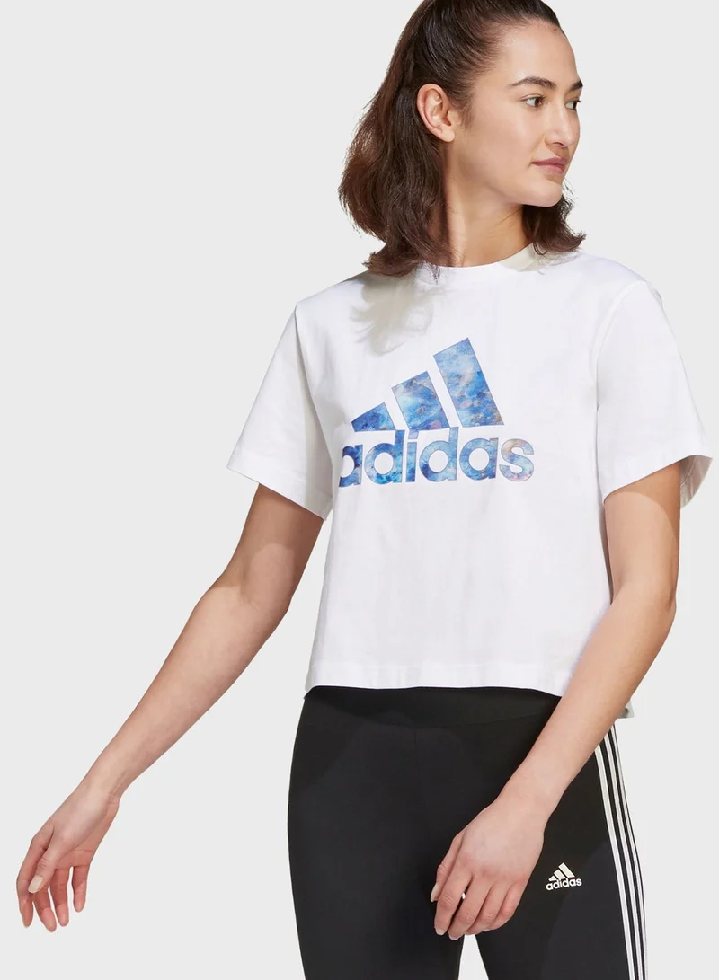 adidas تيشيرت بطبعة جرافيك