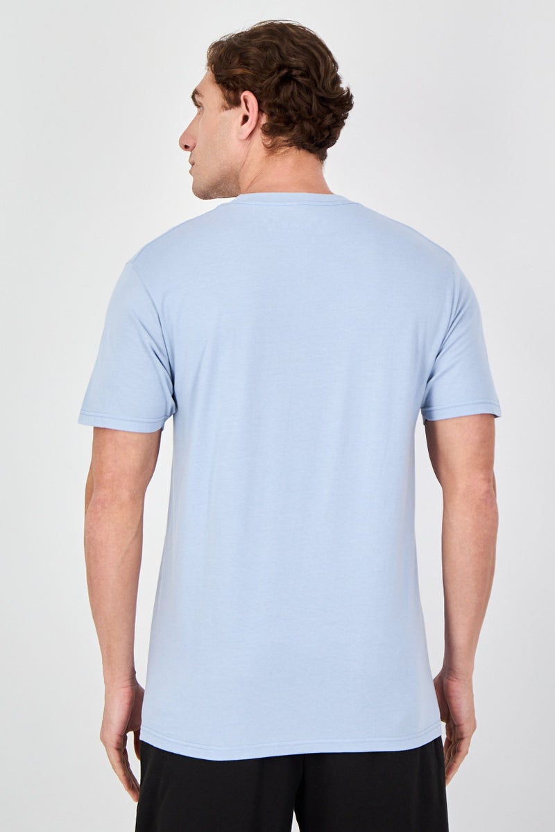 Hurley تي شيرت رياضي للرجال بقصة ضيقة وأكمام قصيرة للأنشطة الخارجية، أزرق فاتح - Image 3