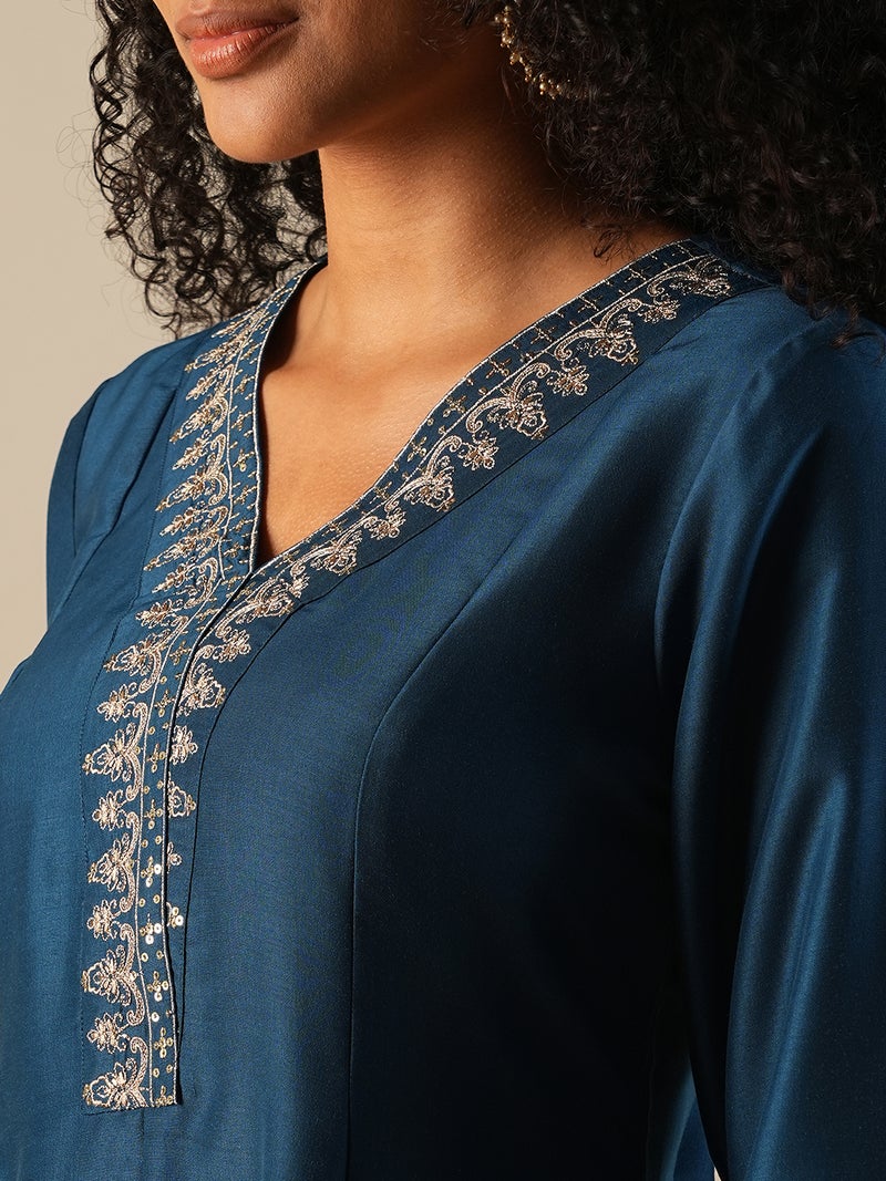 globus Globus Women Zari Embroidered V-Neck Panelled Anarkali Kurta With Wide Leg Pants Festive Set  - Image 4
