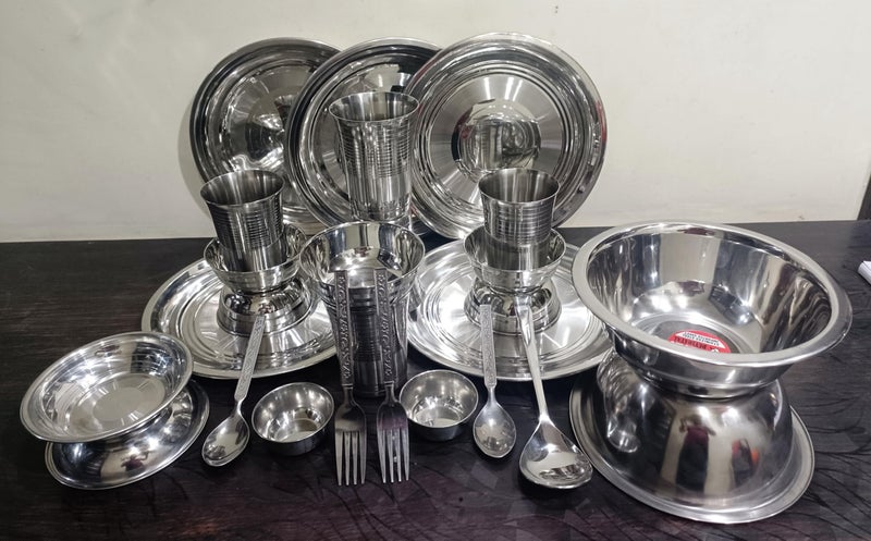 KITCHEN AREna طقم عشاء من الفولاذ المقاوم للصدأ، 5 أطباق + 5 سلطانيات + 5 كؤوس + 2 ملاعق + 2 شوكات + 2 سلطانيات شاتني + 2 أطباق حلوى + 2 سلطانيات تقديم + 1 ملعقة تقديم - Image 1