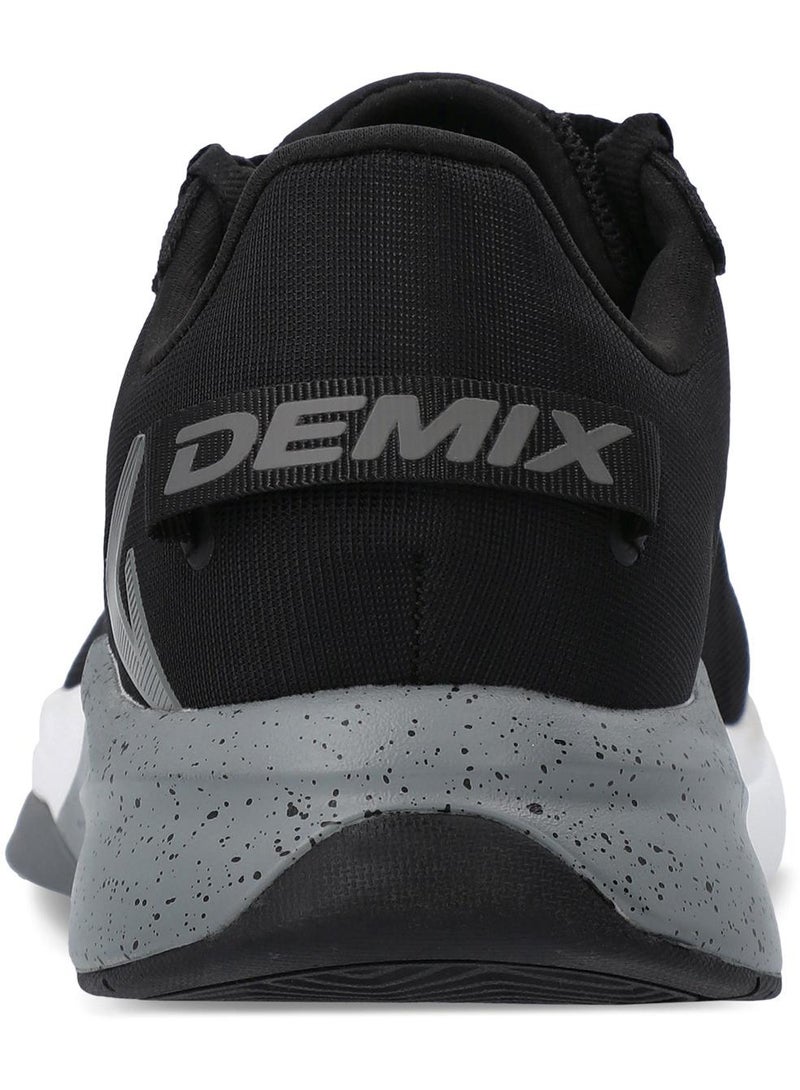 ديميكس حذاء جري رجالي من ديميكس سترونجر - حذاء رياضي أسود للرجال بنعل خارجي مطاطي متين وجزء علوي شبكي يسمح بالتهوية - Image 4