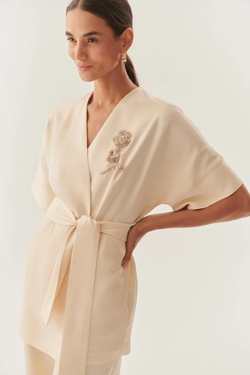 EXQUISE Double-breasted collar, batwing sleeve, embroidered detail, relaxed fit beige jacket.