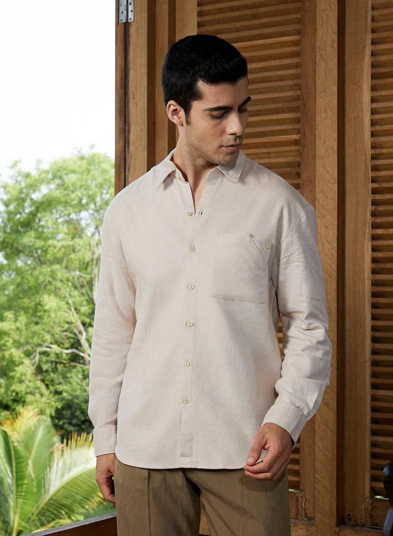 كامبوس سوترا قميص كامبس سوترا رجالي بيج سولت بوكس كاجوال بياقة سبيد وأكمام طويلة بأزرار
