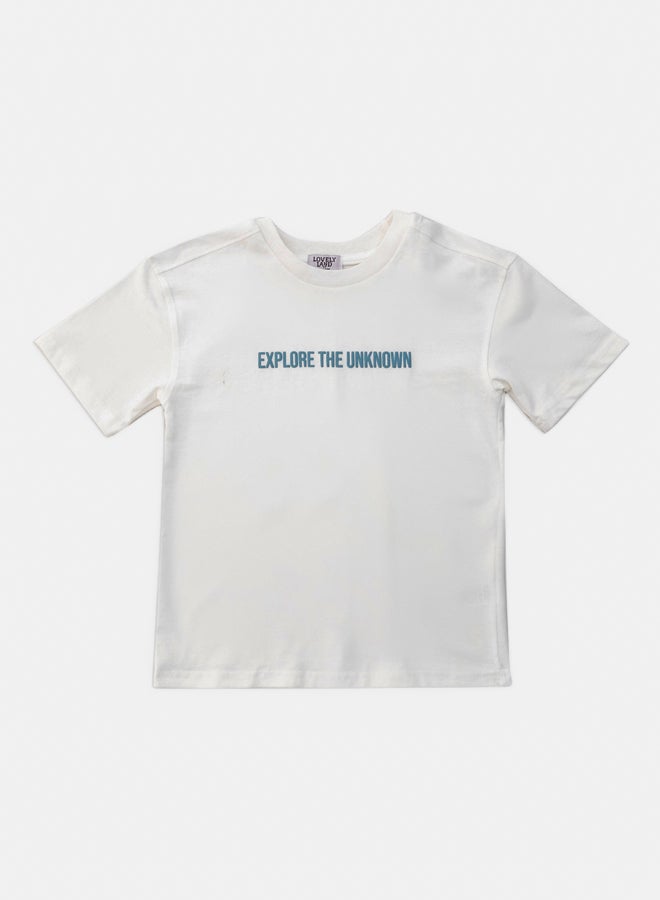 تي شيرت أبيض للأولاد بطبعة استكشاف