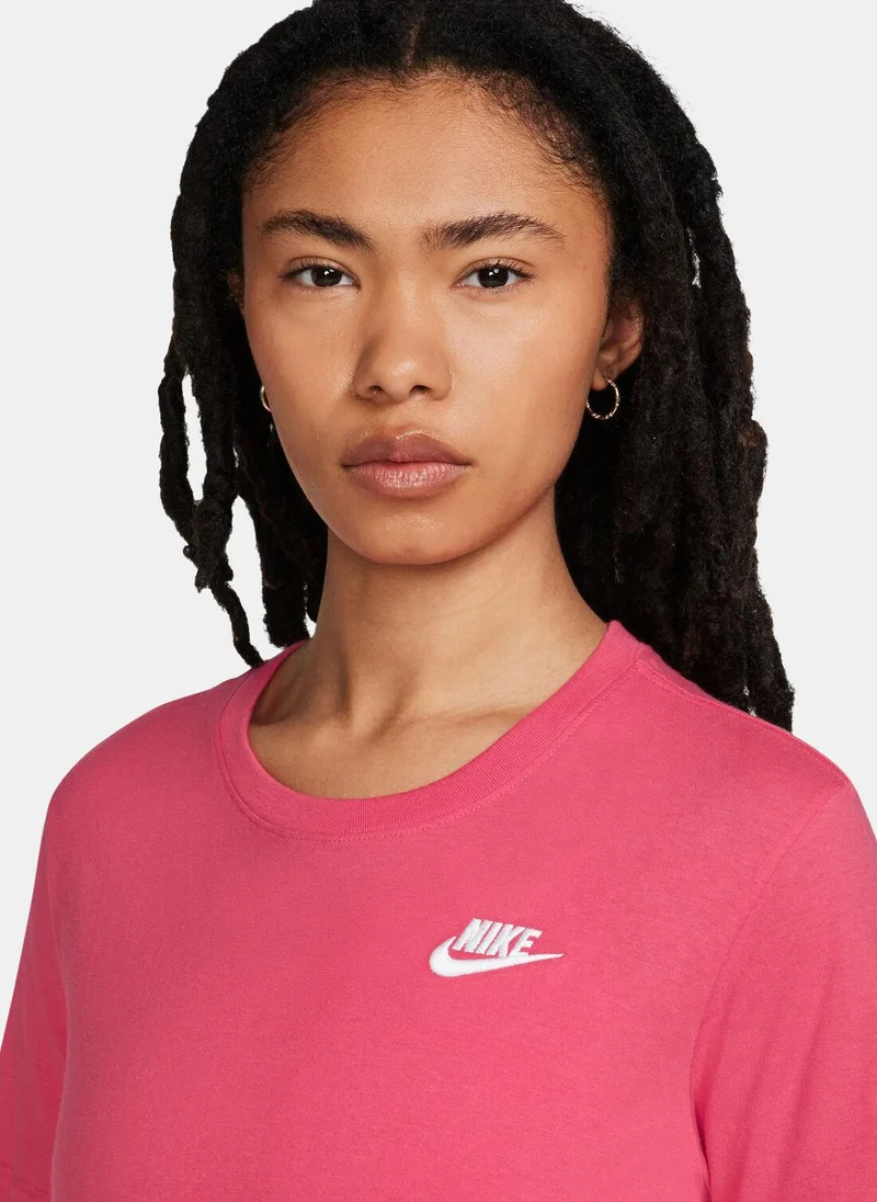 Nike Women's Sportswear Club Essentials T-Shirt