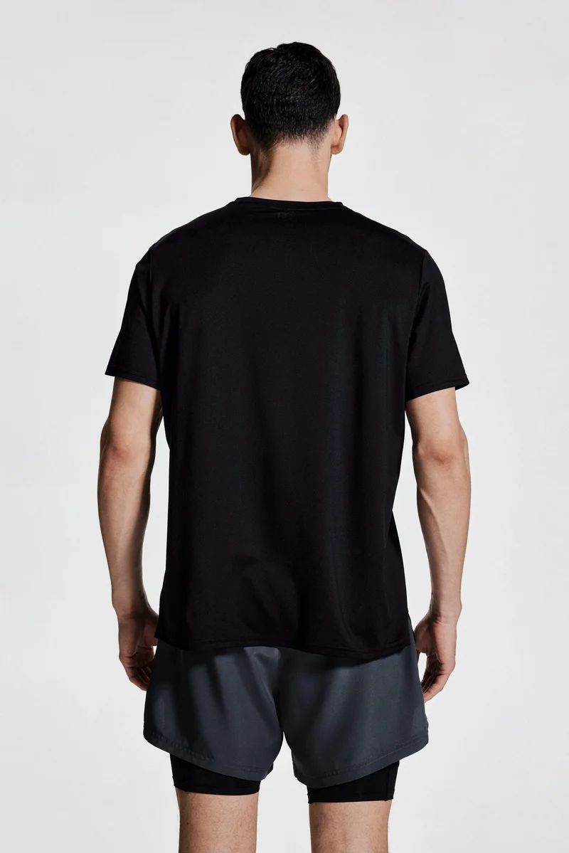 اتش اند ام بلوزة رياضية بقصة عادية من نسيج دراي موف™