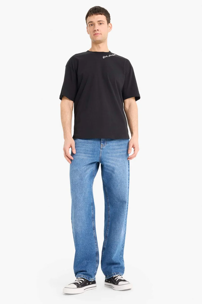 ديفاكتو Boxy Fit Crew Neck Printed Short Sleeve T-Shirt