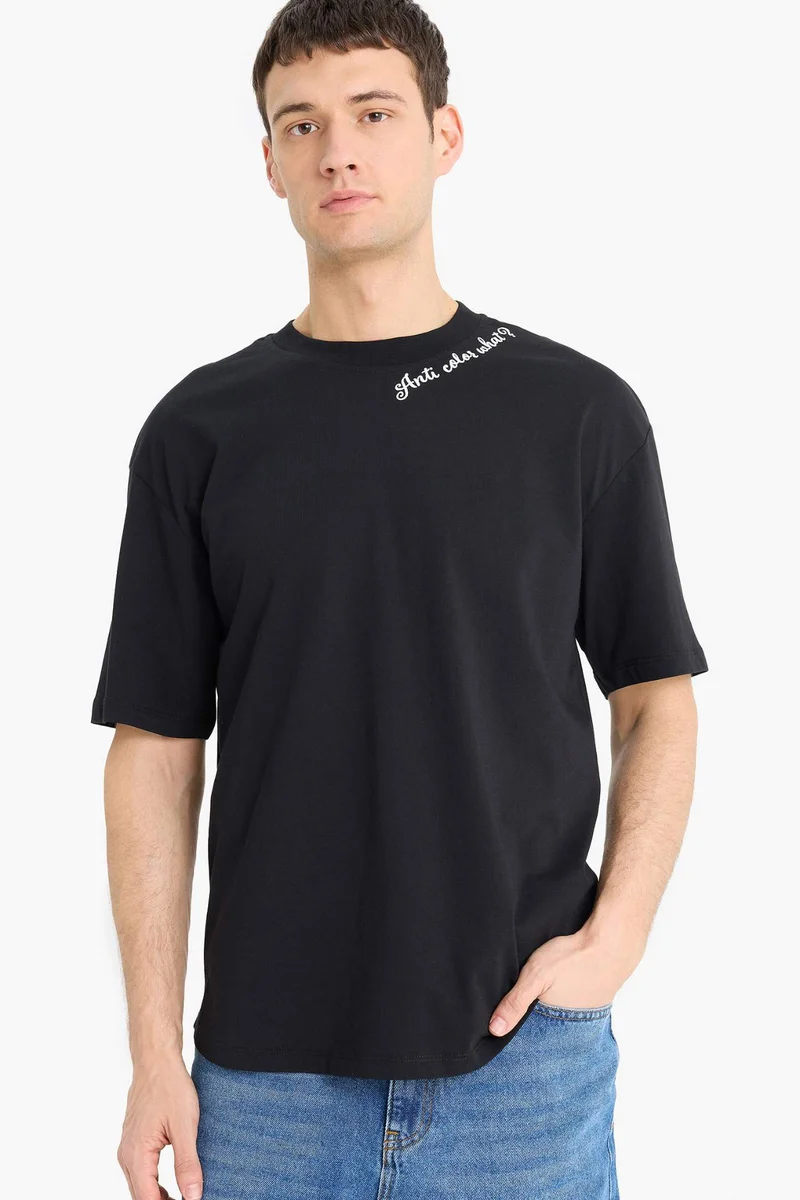 ديفاكتو Boxy Fit Crew Neck Printed Short Sleeve T-Shirt