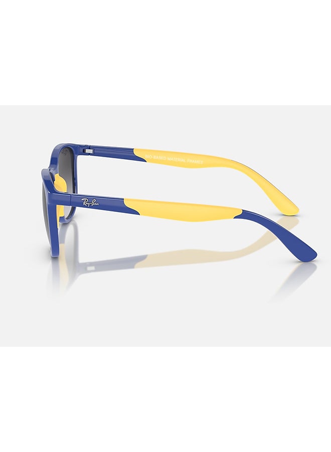 Ray-Ban Junior Unisex Square Sunglasses - RJ9077S 71328G 49 - Lens Size: 49 Mm - Image 4