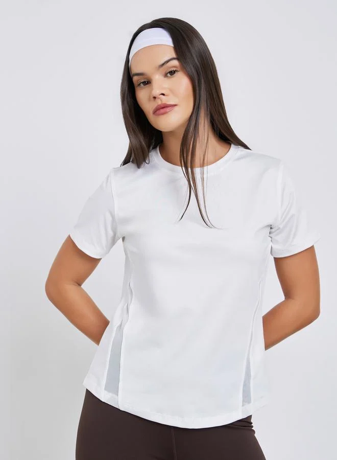 ستايلي اكتيف بلوزة بتفاصيل شبكية وقصة ليزر