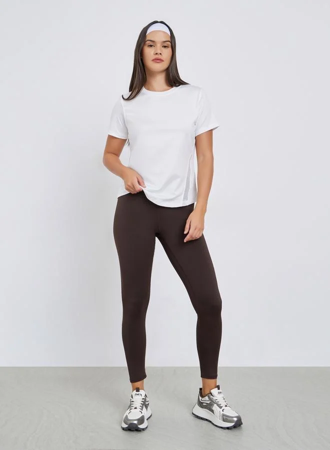 ستايلي اكتيف بلوزة بتفاصيل شبكية وقصة ليزر