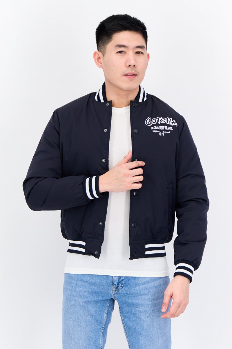 Gotcha سترة بومبر للرجال بطبعة جرافيك، أزرق داكن - Image 1