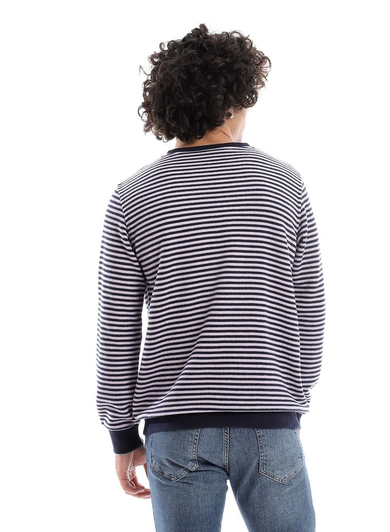 سيزار سويت شيرت رجالي مقلم برقبة علي شكل سبعة - Image 3