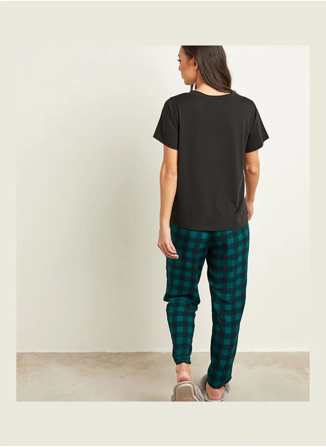 ستايلي Solid V Neck Tshirt and Checked Print Pyjama Set