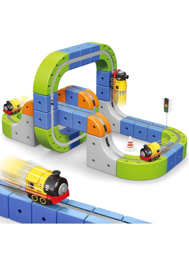 مجموعة مسار سباق مغناطيسي مرن مع قطار كهربائي، وإشارات مرور، ومسار سيارات ألعاب للأطفال - 69 قطعة - Image 1