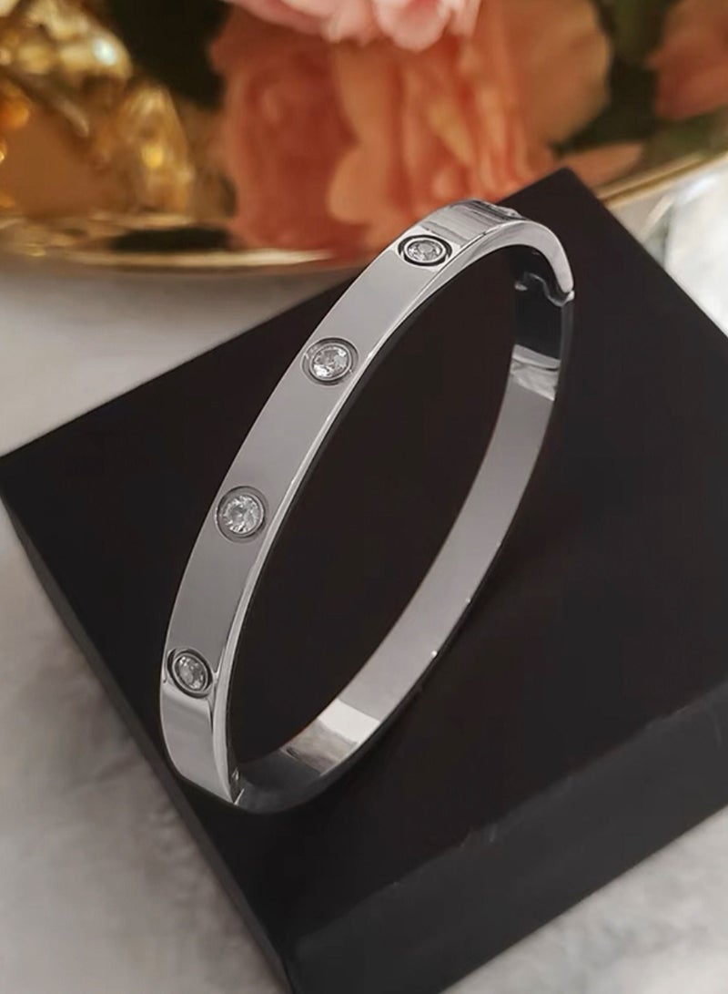 LAOONT Stainless Steel Bracelet with Zircon Stones in A Modern Design for Women