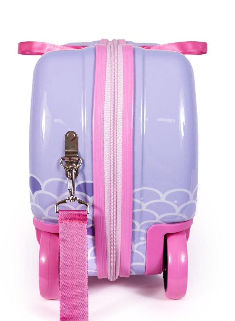 ميلك آند مو حقيبة سفر للأطفال قابلة للركوب بسعة 21 لتر، عجلات دوّارة 360°، تتحمل وزن ركوب حتى 50 كغ، حقيبة يد متينة للسفر، تصميم واسع ومريح للركوب، ممتعة وآمنة للأطفال من عمر 2 إلى 6 سنوات – تصميم الحورية الصغيرة (Little Mermaid) - Image 2