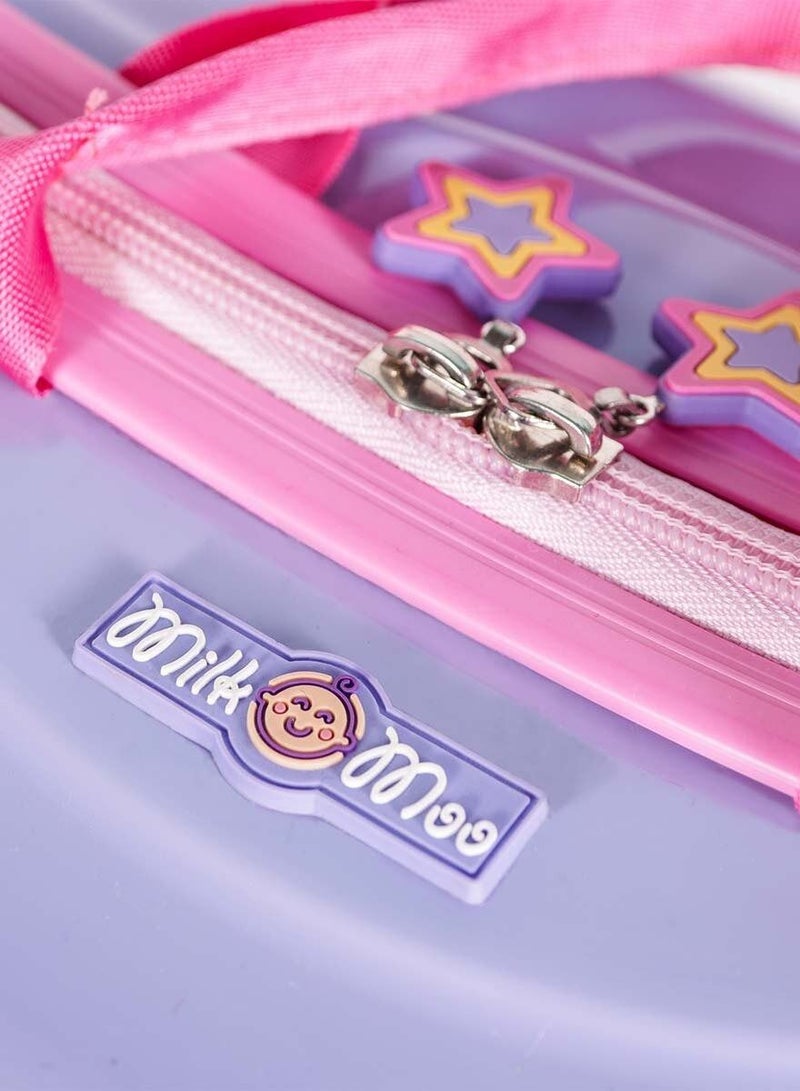 ميلك آند مو حقيبة سفر للأطفال قابلة للركوب بسعة 21 لتر، عجلات دوّارة 360°، تتحمل وزن ركوب حتى 50 كغ، حقيبة يد متينة للسفر، تصميم واسع ومريح للركوب، ممتعة وآمنة للأطفال من عمر 2 إلى 6 سنوات – تصميم الحورية الصغيرة (Little Mermaid) - Image 3