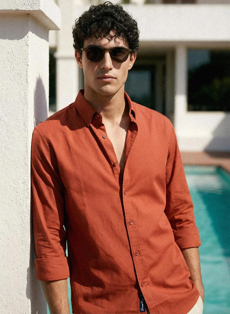 دينيس لينغو Rust Poly Cotton Solid Button Down Regular Shirt For Men
