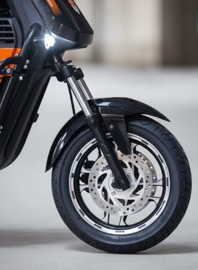 Electric scooter for adults with a 72V 50Ah lithium battery, 5000W motor, and oil brakes. - Image 2