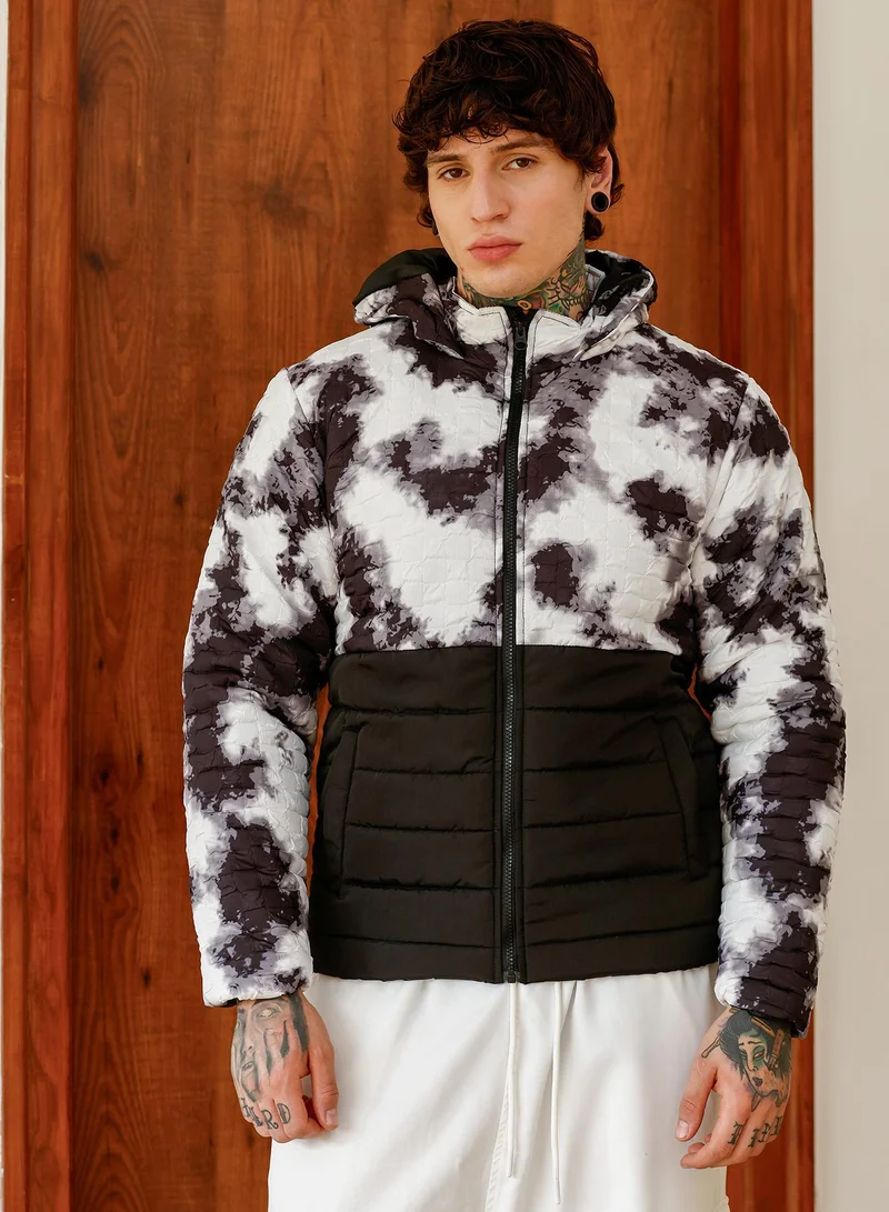 Campus Sutra Men's Dye-Block Quilt Puffer Jacket | Hood-Stand Collar , Long Regular Sleeves , Zipper Closure , Straight Hem | Colourblock Woven Textured For Casual & Daily | Black & White