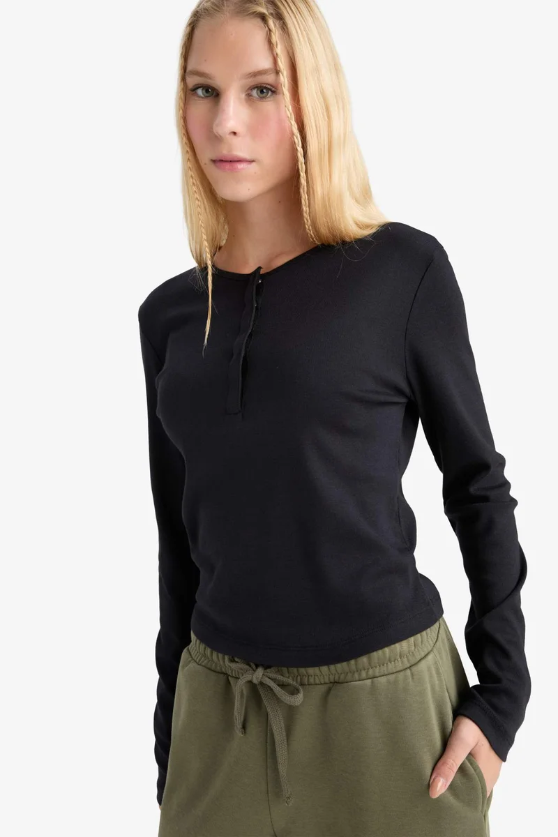ديفاكتو Fitted Ribbed Long Sleeve T-Shirt