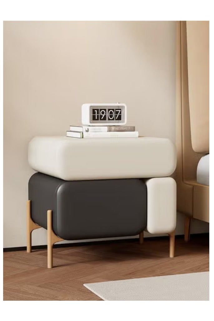 فاشون هوم طاولة جانبية فاخرة بثلاثة أدراج وزاوية مستديرة مغطاة بالجلد وطاولة جانبية إبداعية بتصميم مقبض أخدود مع رف عرض لغرفة المعيشة وغرفة النوم 50 × 40 × 50 سم - Image 1