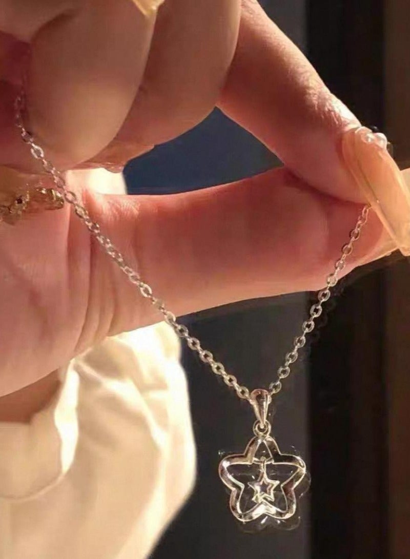 سيمهو قلادة نجمة مزدوجة مجوفة للنساء - قلادة تشوكر بسيطة من الفولاذ التيتانيوم، خفيفة الوزن، أنيقة ومتعددة الطبقات - Image 1