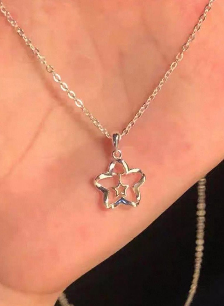 سيمهو قلادة نجمة مزدوجة مجوفة للنساء - قلادة تشوكر بسيطة من الفولاذ التيتانيوم، خفيفة الوزن، أنيقة ومتعددة الطبقات - Image 2