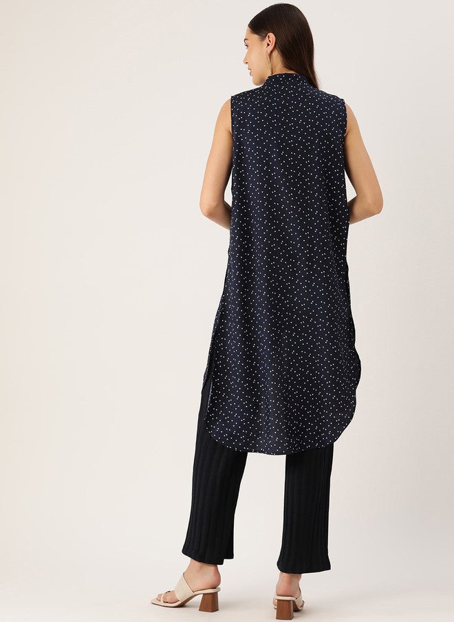 Rue Collection سترة طويلة مطبوعة باللونين الأزرق الداكن والأبيض للنساء - Image 4