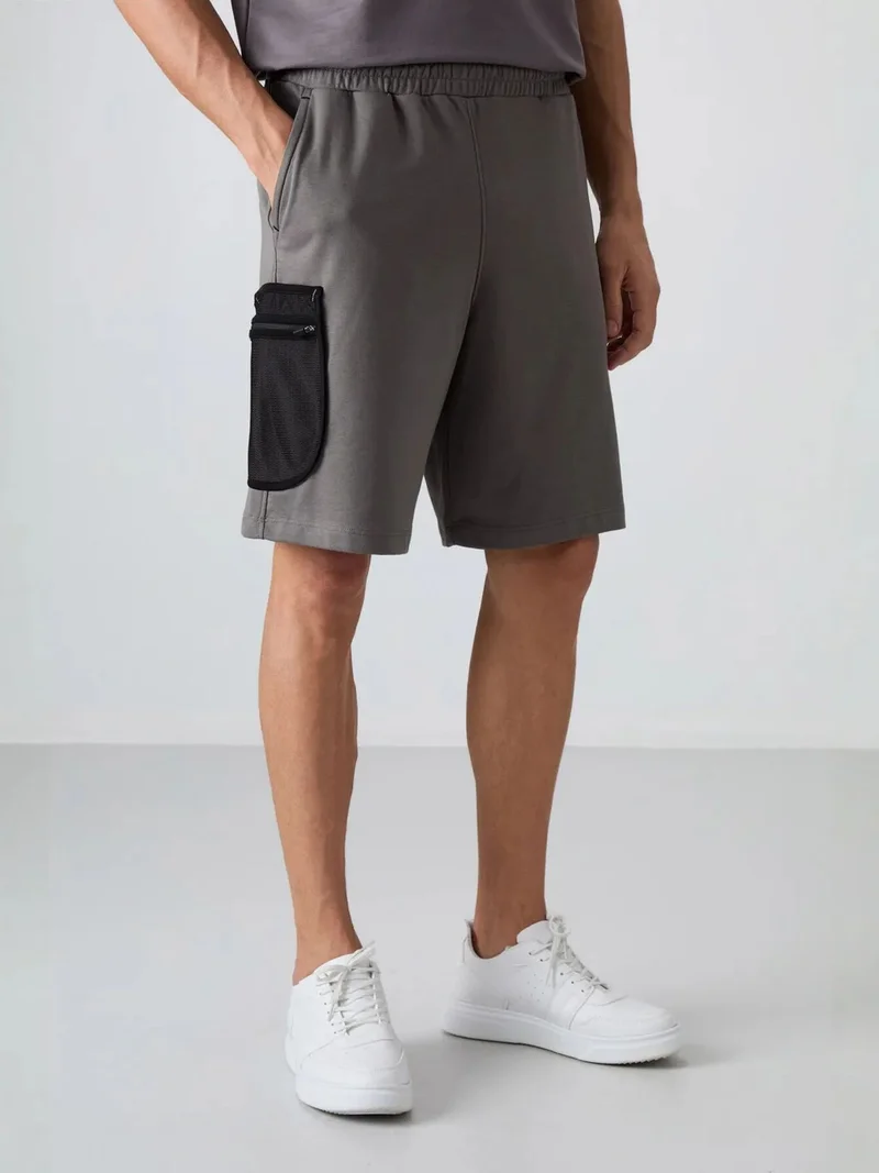 تومي لايف TOMMY Men's Wide-leg Cargo Shorts