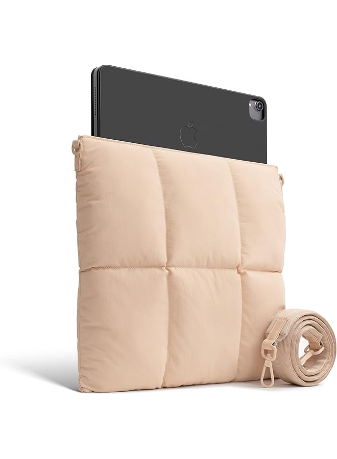 كومفيابل حقيبة كتف منفوخة للكمبيوتر اللوحي لجهاز آيباد برو مقاس 12.9 بوصة، حقيبة كتف مبطنة منفوخة للكمبيوتر اللوحي للنساء، حافظة ذات أكمام مبطنة مع حزام كتف، رمل - Image 2