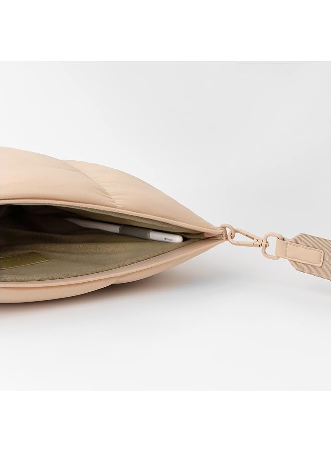 كومفيابل حقيبة كتف منفوخة للكمبيوتر اللوحي لجهاز آيباد برو مقاس 12.9 بوصة، حقيبة كتف مبطنة منفوخة للكمبيوتر اللوحي للنساء، حافظة ذات أكمام مبطنة مع حزام كتف، رمل - Image 3