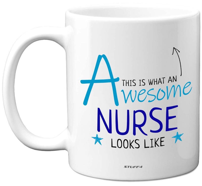 كوب "هذا هو شكل الممرضة الرائعة" مع كتابة زرقاء 11 أونصة خزف آمن في غسالة الصحون أكواب مميزة هدايا للممرضات هدايا للطلاب