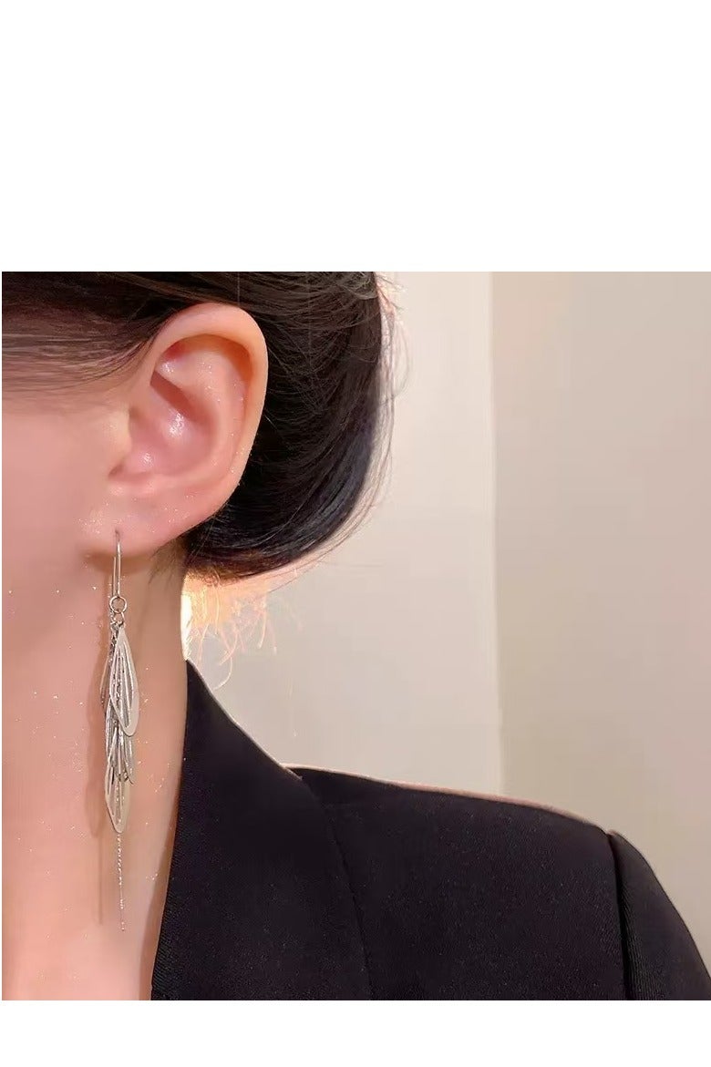 Hollowed-out leaf earrings for women. Fashionable, luxurious, niche design. Long fringed ear wire. - Image 2