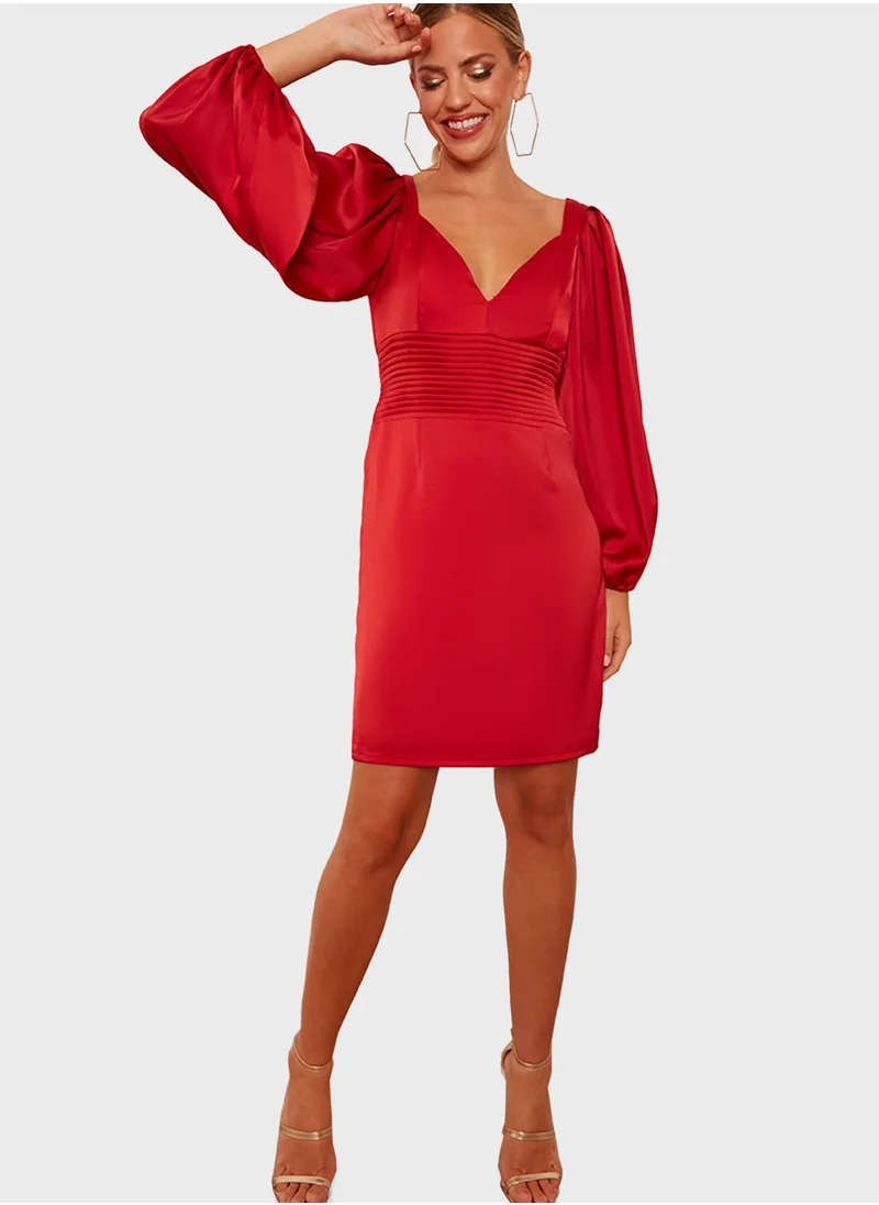 Chi-Chi London Plunge Neck Balloon Sleeve Dress